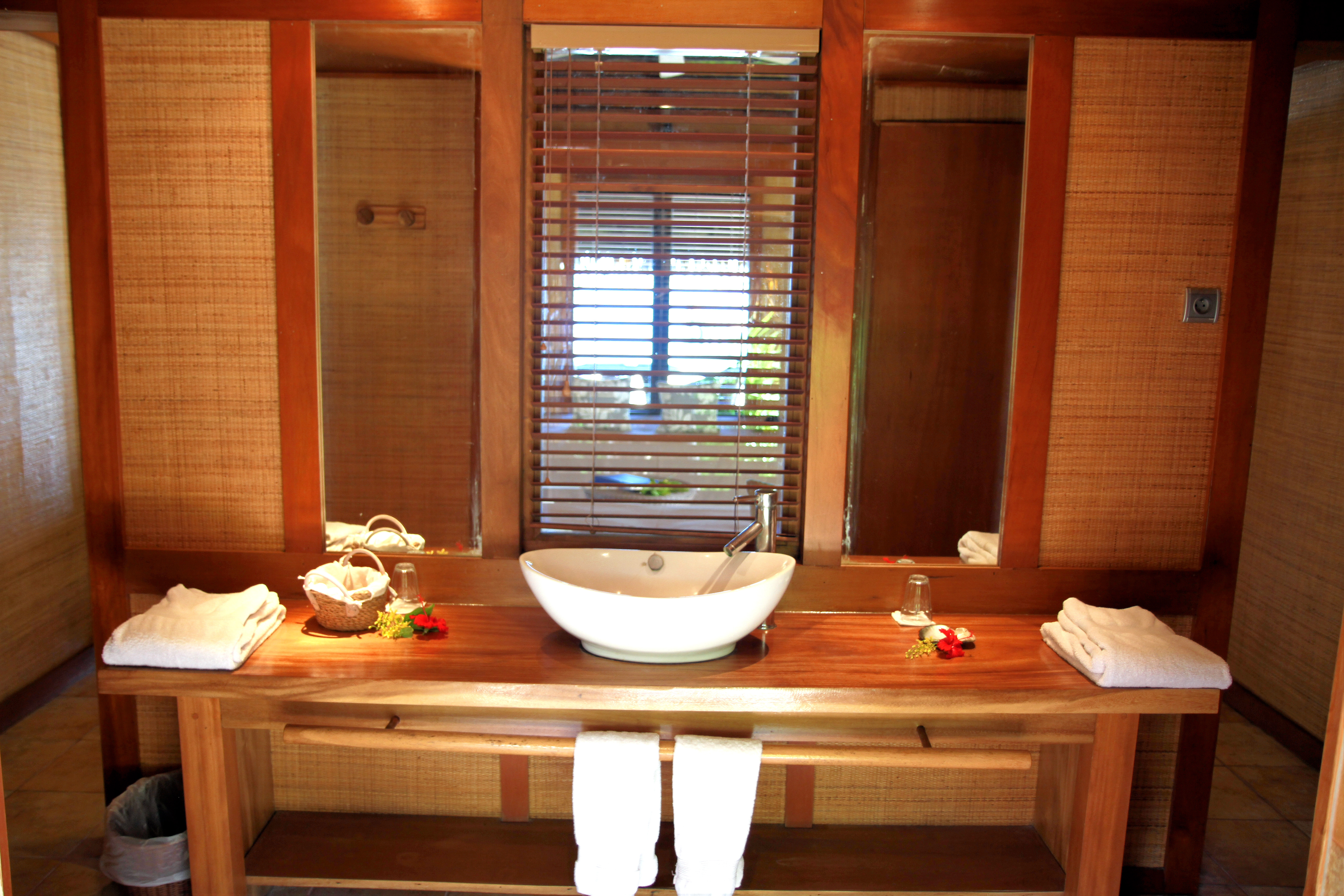Deluxe Lagoon View Bungalow
