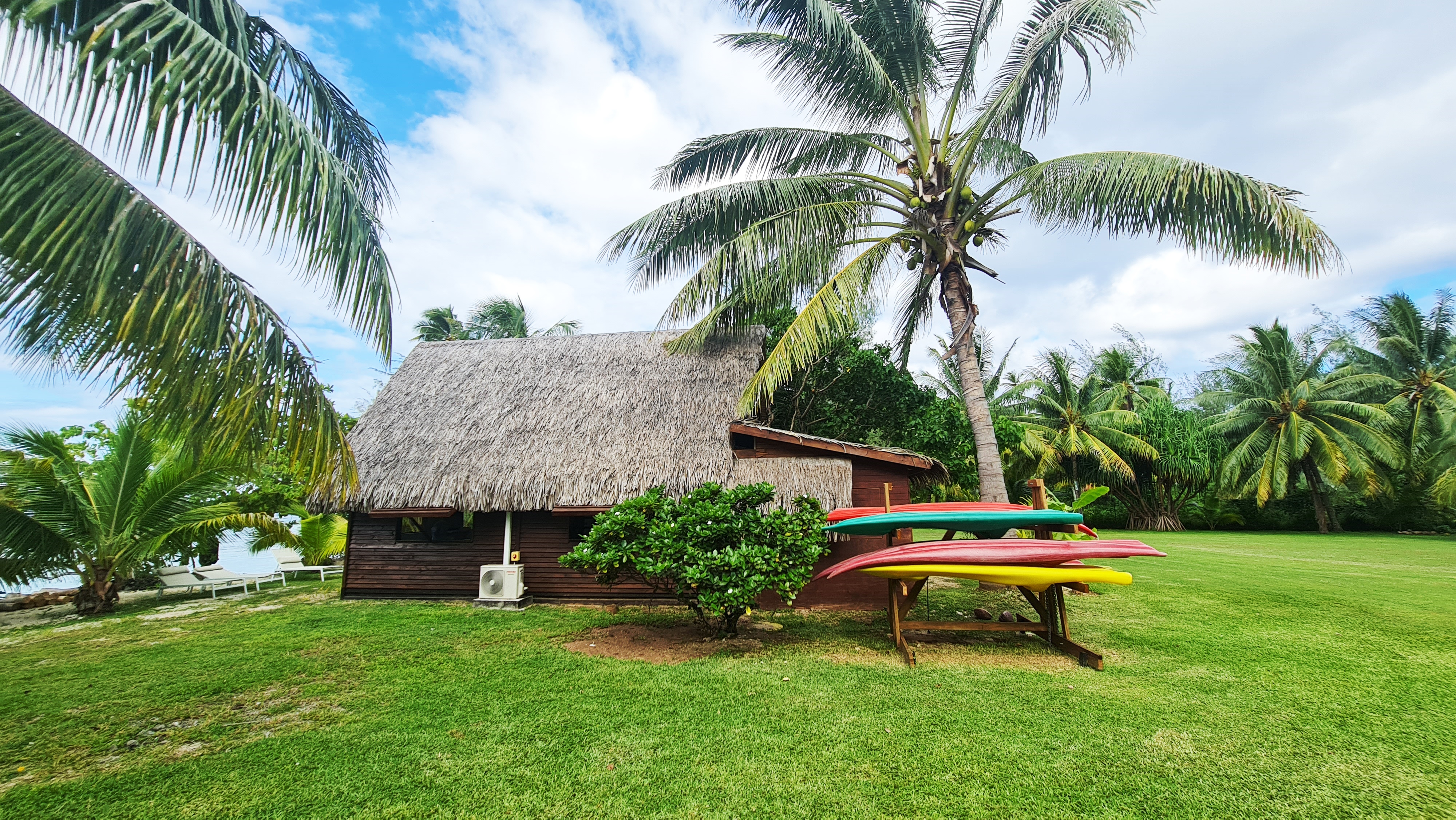 A/C Beach Bungalow & Kitchen Totara