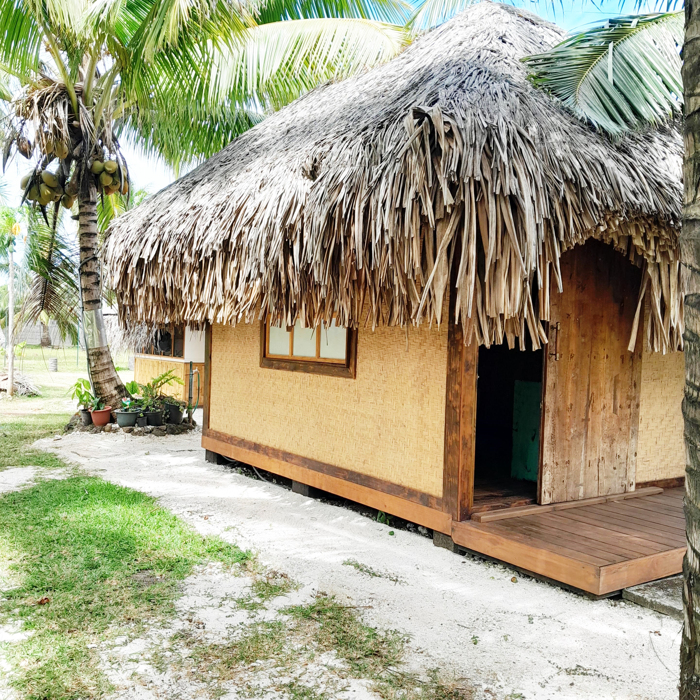 A/C Garden Bungalow & Kitchen Bamboo