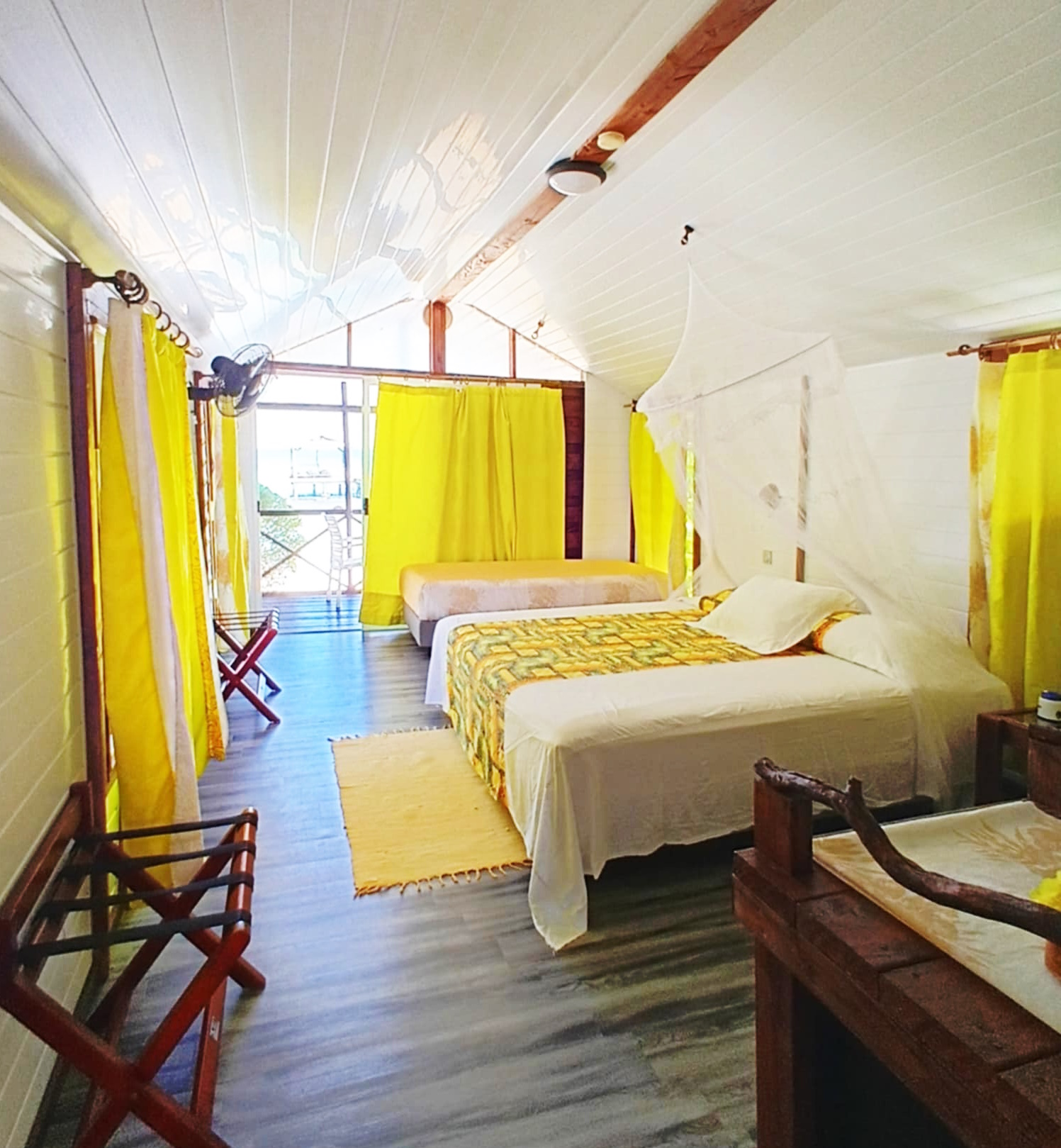 Beach Triple Bungalow & Breakfast