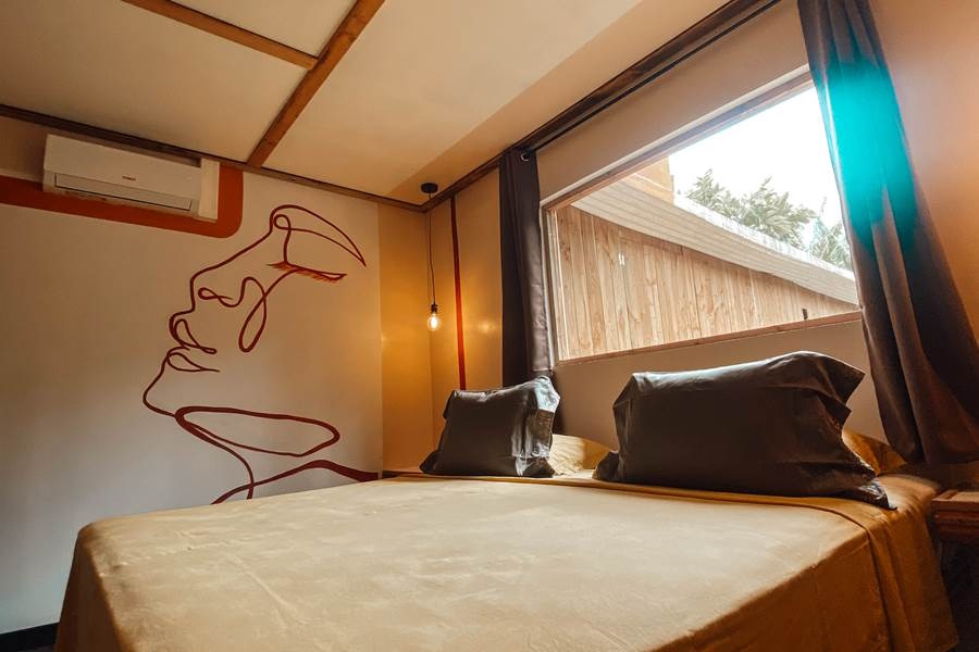 A/C 5BR Villa MAHANA Kitchen & Pool