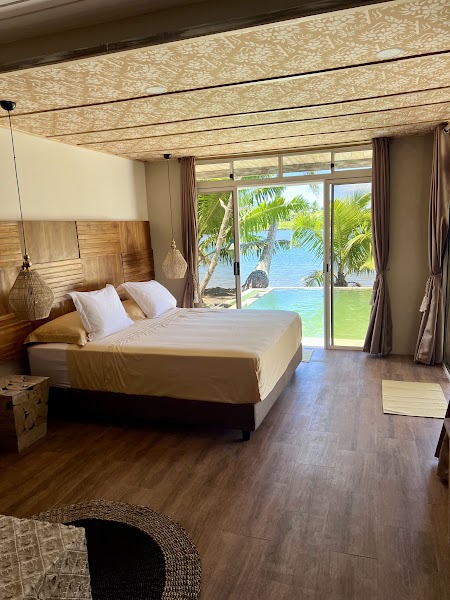 A/C 3BR Villa NAI'A Kitchen & Pool